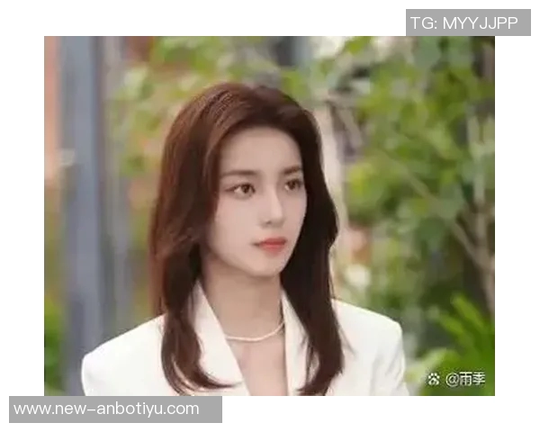 内维斯女友深情回忆初恋岁月讲述爱与成长的真实故事