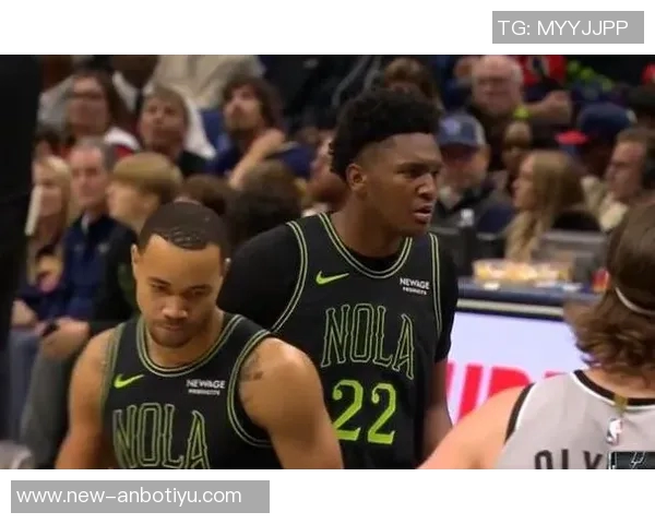 奎因在比赛中展现出色状态25年13号秀12投8中斩获17分5篮板7助攻2抢断