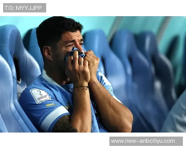 苏亚雷斯遭对方球员侵犯倒地牙哥愤怒指责裁判失职